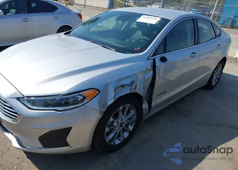 2019 Ford Fusion Hybrid Sel z USA, uszkodzony, nr VIN 3FA6P0MU8KR189542